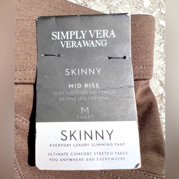 Simply Vera Wang Skinny Mid Rise Slimming Pant Size: Medium Short - Picture 3 of 4